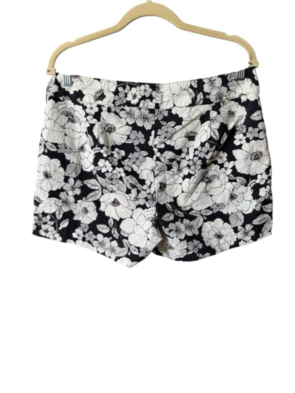 Women's Eddie Bauer Black and White Floral Shorts Size 10 - Picture 2 of 5